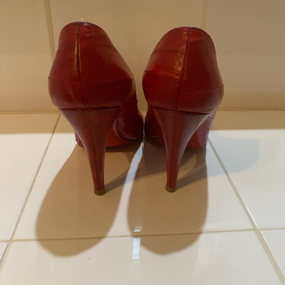 Christian Louboutin heels....Cute! Cute! Cute! - Picture 2 of 7